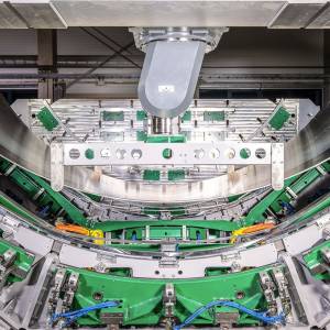 csm_hage-fsw-anlage-einlegen-aluminumboegen-in-spannvorrichtung_0811145dcc_original